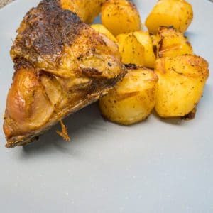 עוף ותפוחי אדמה בתנור