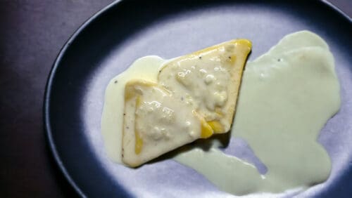 רביולי גבינות עם רוטב שום ופרמזן קרמי